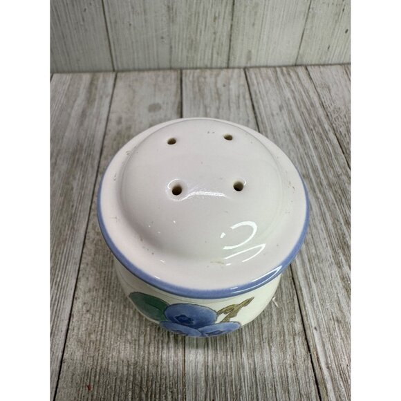 Vtg Pfaltzgraff Salt and Pepper Shakers Ceramic White Blueberry Floral 3.5" Set - Picture 7 of 11